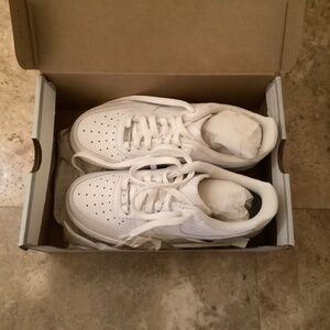 Nike Women’s Air Force 1 07 Sneakers